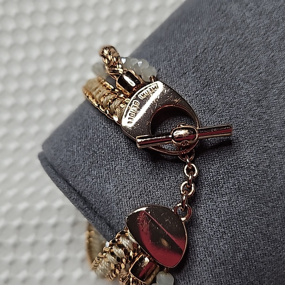 HENRI BENDEL 3 STRAND CRYSTAL CHARM BRACLET/TOGGLE CLOUSURE IN WHITE &GOLD - Picture 4 of 8